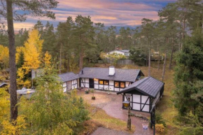 Swedish Costal Forest Hideaway in Yngsjö